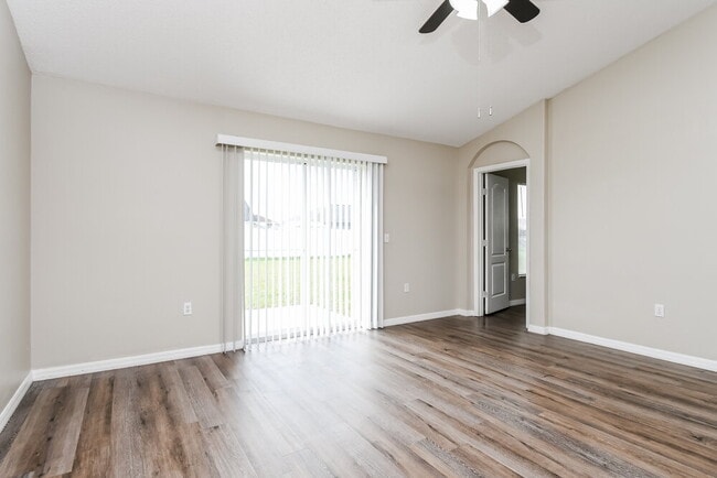 Building Photo - 5009 Quercus Loop