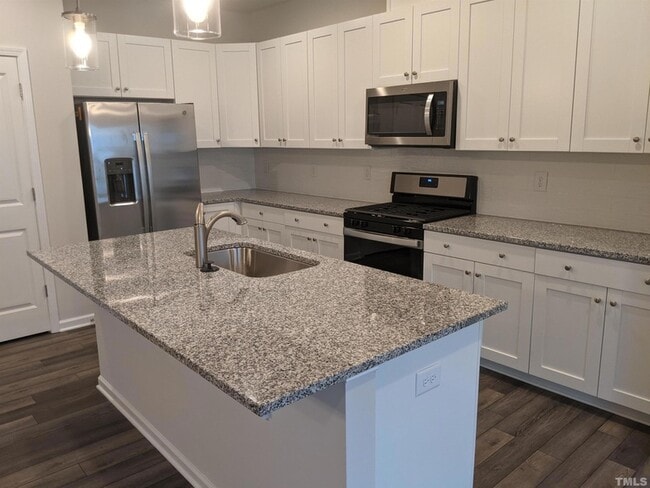 Foto del edificio - 912 Robbie Jackson Ln