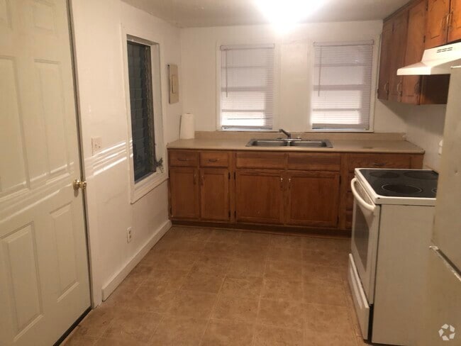 200 Sanders Hill Dr