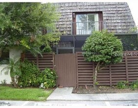 Building Photo - 15235 W Pond Woods Dr