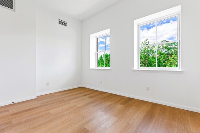 Foto del edificio - 100 3rd Pl