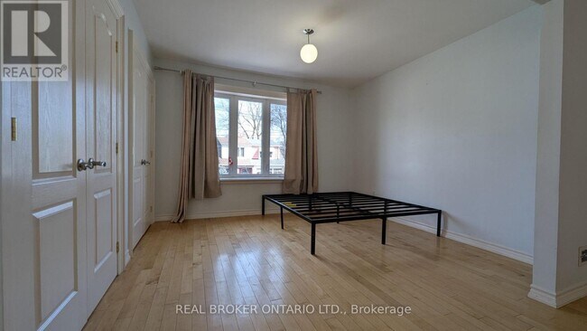 Photo du bâtiment - 1188 Woodbine Ave