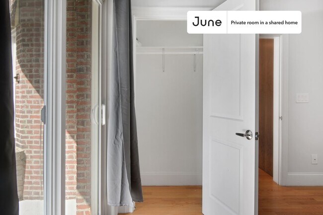 Foto del edificio - Room in Shared 5 bed/2 bath home in Allston