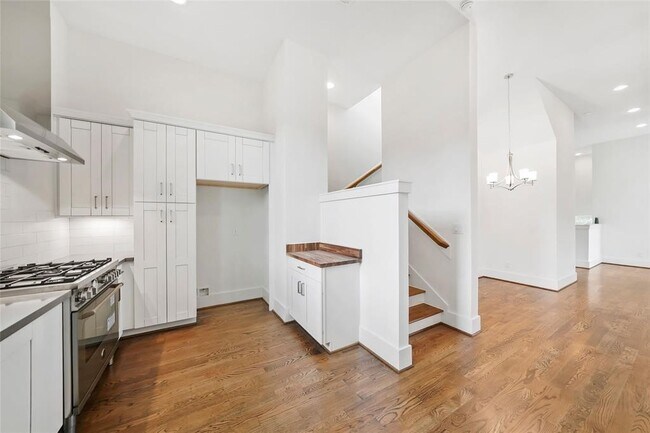 Building Photo - 1539 W 23rd St