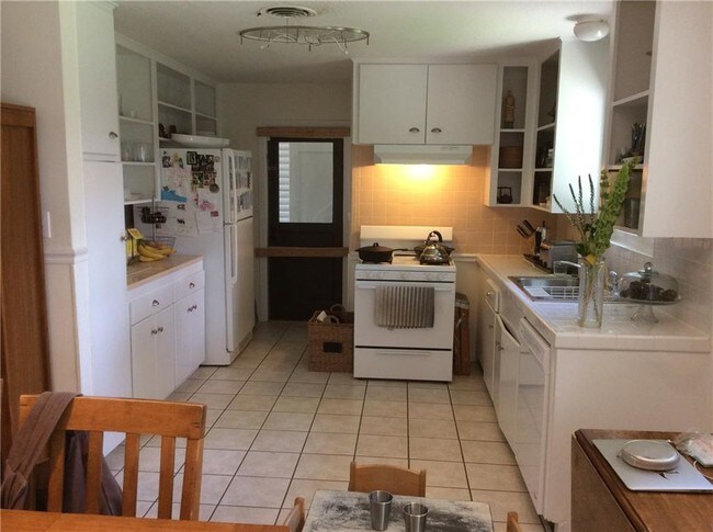 Foto del edificio - 1602 Chatham Ave