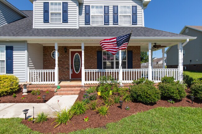 Building Photo - 4 Bedroom 2 Bath