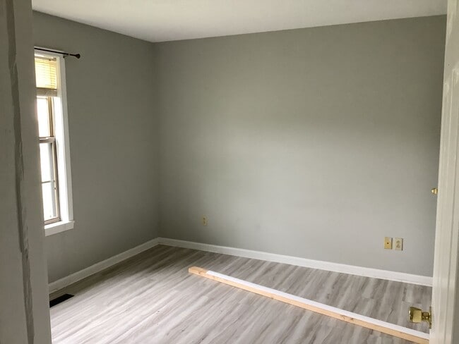 Building Photo - 400 Northwood Dr