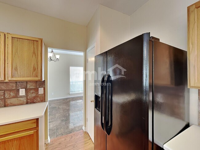 Foto del edificio - 15723 Knollpine