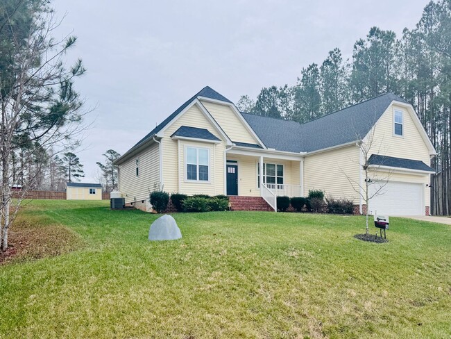 Building Photo - 3BR Home with Living on Main Floor