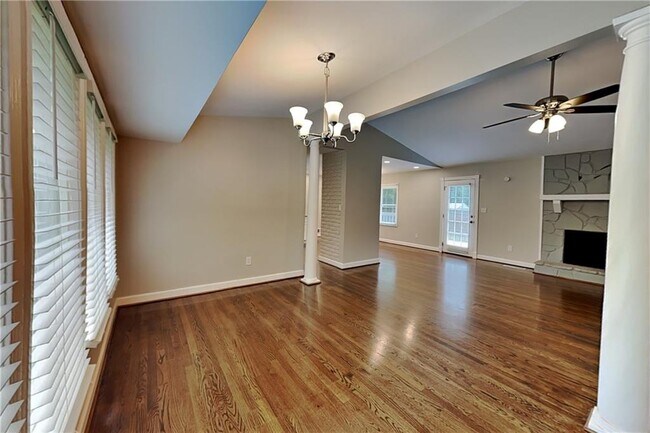 Foto del edificio - 3777 Junction Dr NW