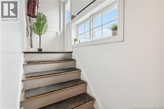 Building Photo - 338 Kendra St