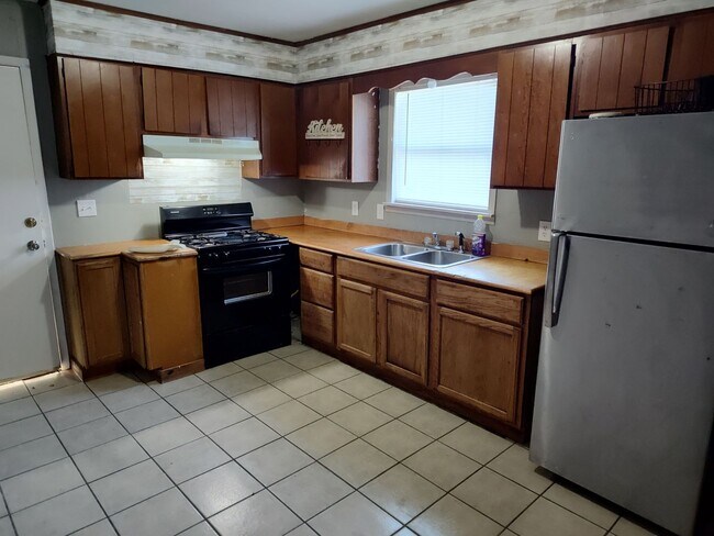 Building Photo - Charming 3BR 2BTH House in Sheridan