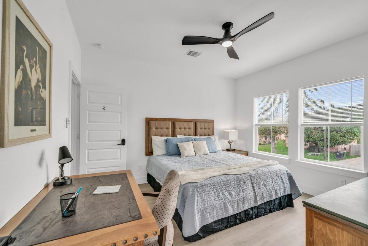 Foto principal - 7802 Hanfro Ln