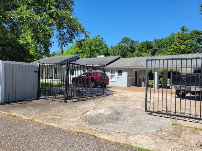 Foto del edificio - Huge house fully furnished!