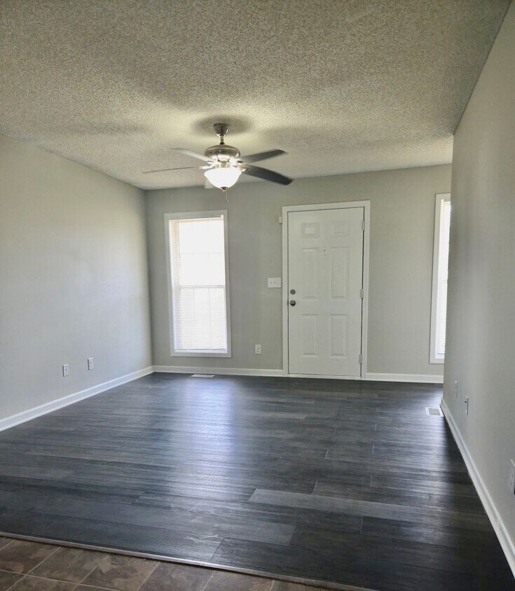 Foto del edificio - 2765 N Whitfield Rd