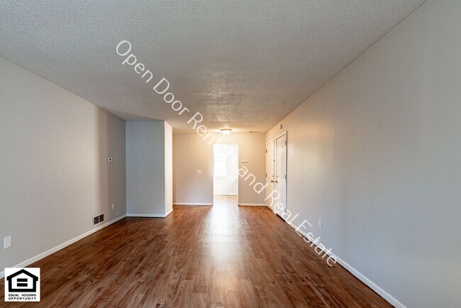 Foto del edificio - 4934/4936 Vermont Lane