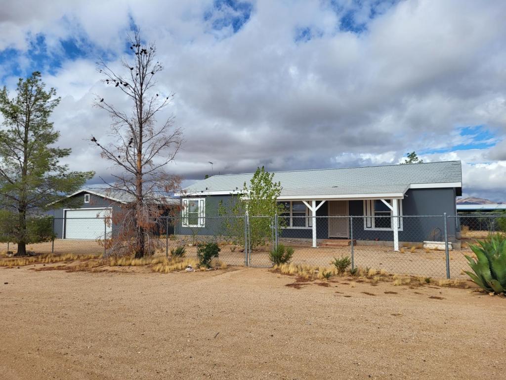 581 S Glen Canyon Rd, Golden Valley, AZ 86413 House Rental in Golden