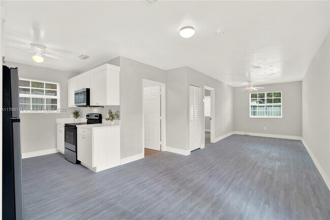 Building Photo - 10410 NW 28th Ave