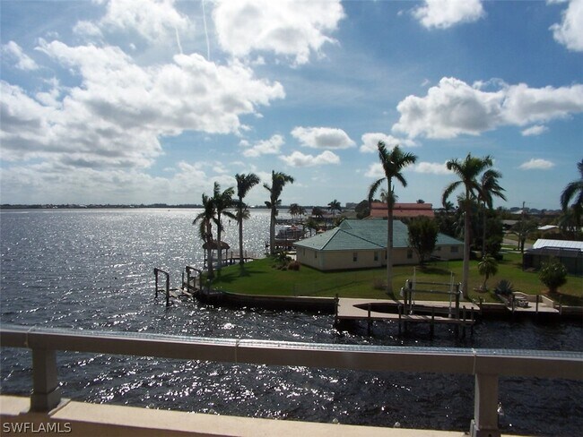 Foto del edificio - 1766 Cape Coral Pkwy E