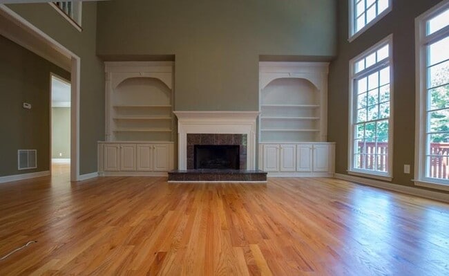 Building Photo - 5060 Gallatree Ln
