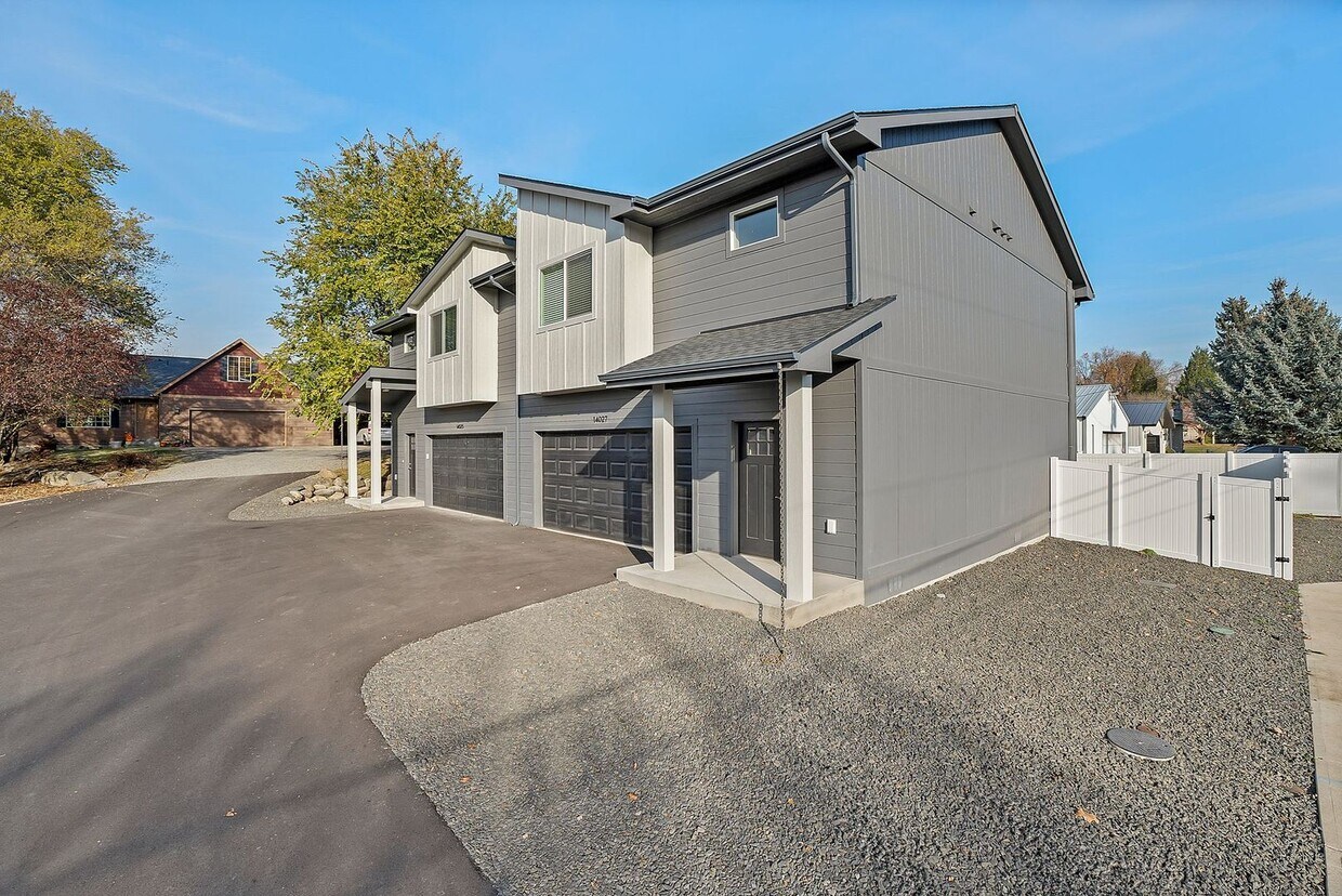 Foto principal - Modern Valley Town Home!