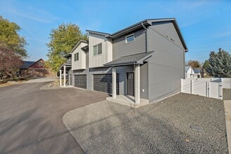 Building Photo - 14025 E Valleyway Ave