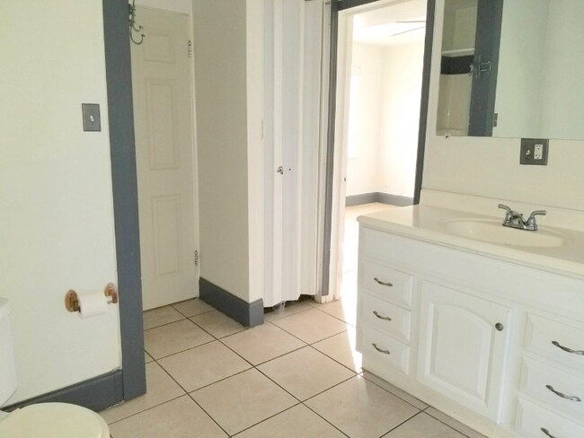 Foto del edificio - 331 51st St Ct W