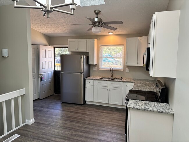 Kitchen - 2279 Joshua Cir