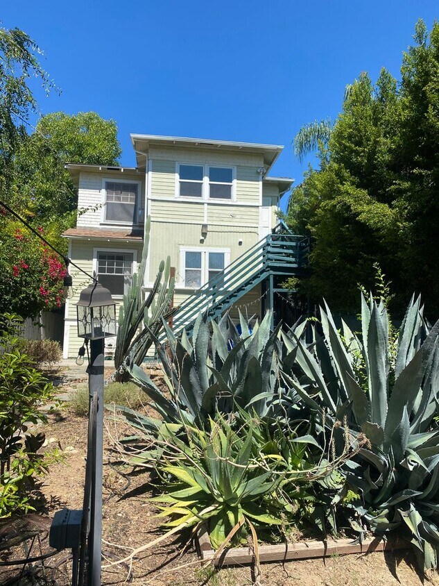Hayes Apartment for Rent in Los Angeles, CA