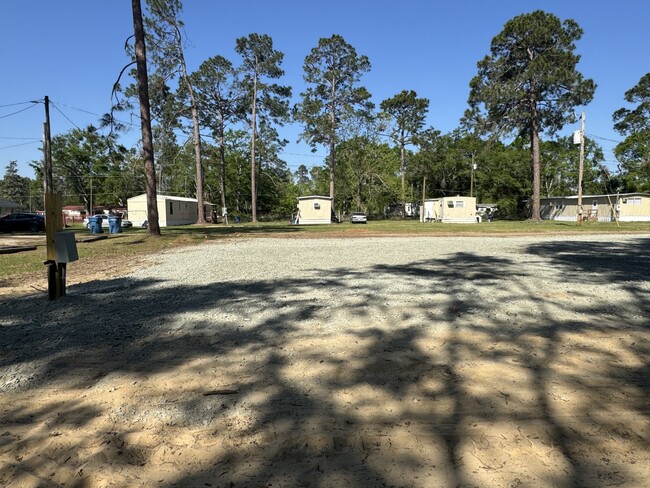 Building Photo - 211 Victoria Cir