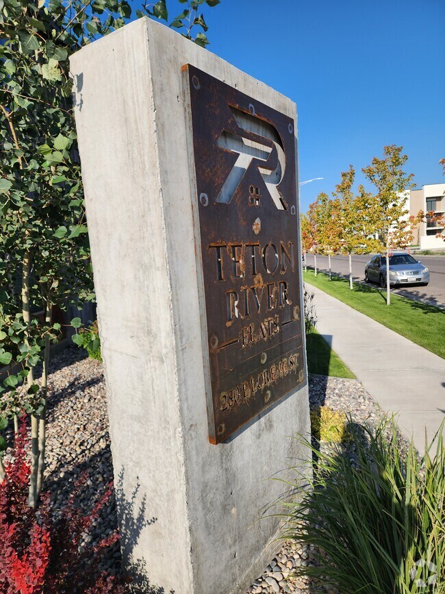 Building Photo - 280 E Lorene St
