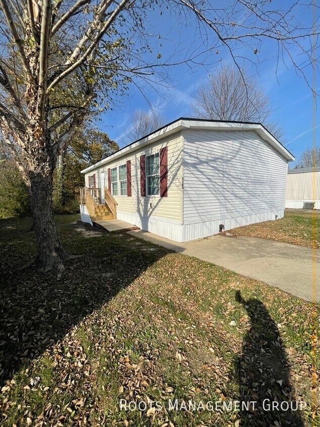 Double Wide Home Available to Lease Appl... House Rental in Madison