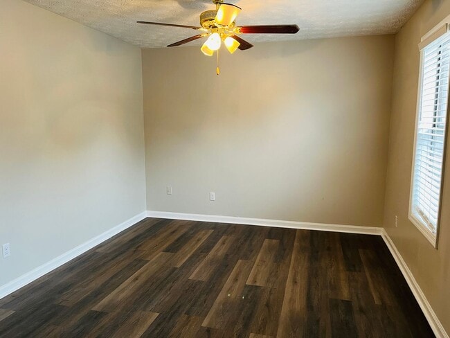 Building Photo - 145 Pine Terrace
