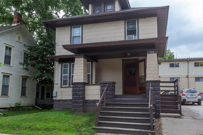 Photo - 509 E Davenport St House