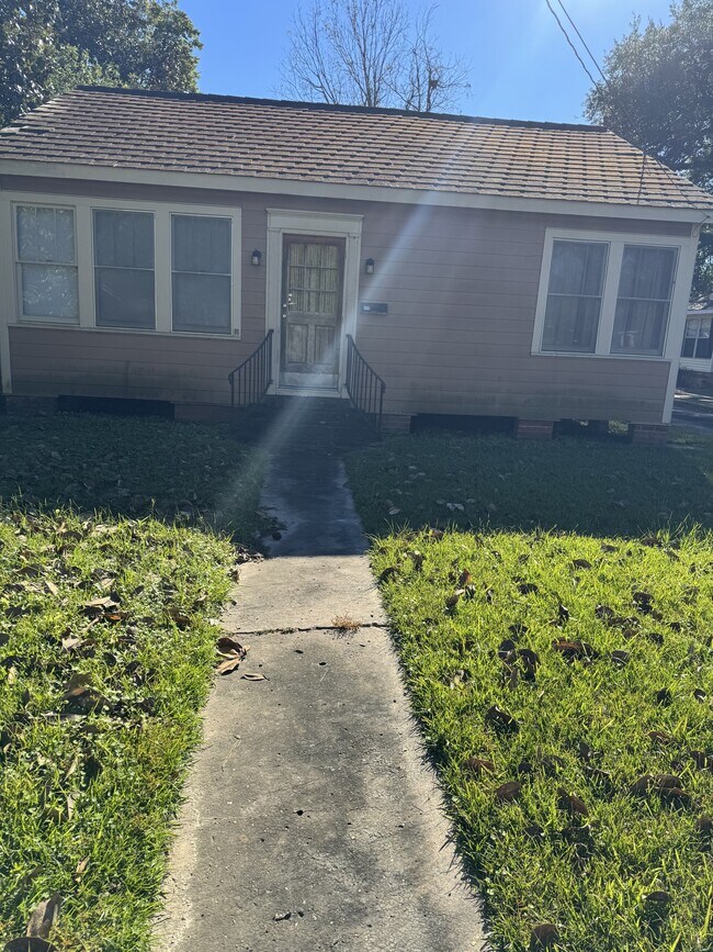 Foto del edificio - 119 W Bertheaud Ave