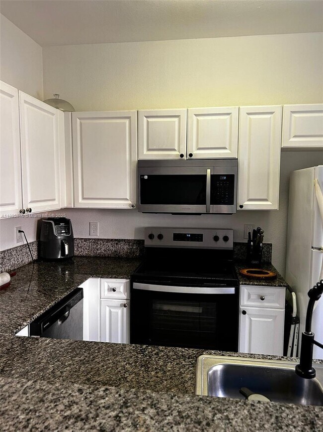 Foto del edificio - 10775 NW 83rd Terrace