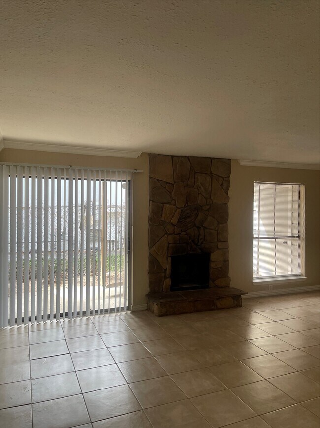 Foto del edificio - 17331 Red Oak Dr