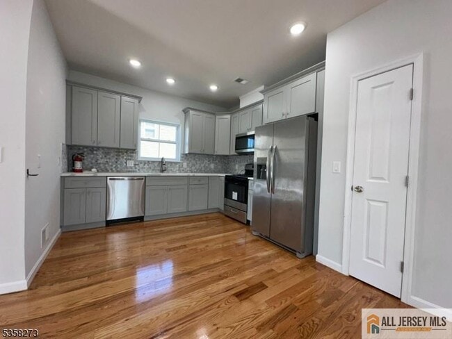 Building Photo - 476 Meade St