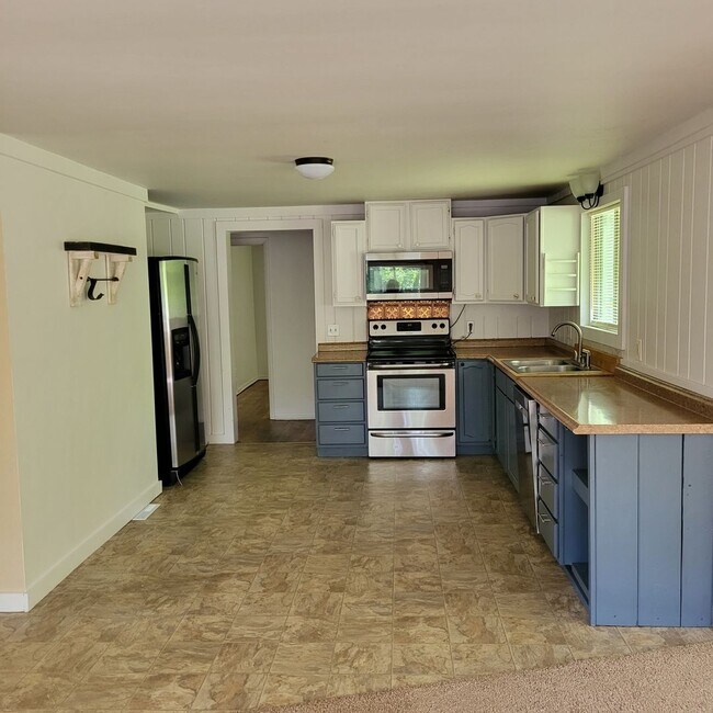 Foto del edificio - THREE BEDROOM HOME IN QUIET AREA IN CADILLAC