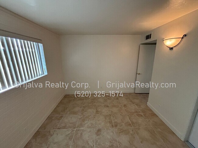 Foto del edificio - 4347 E Bellevue St