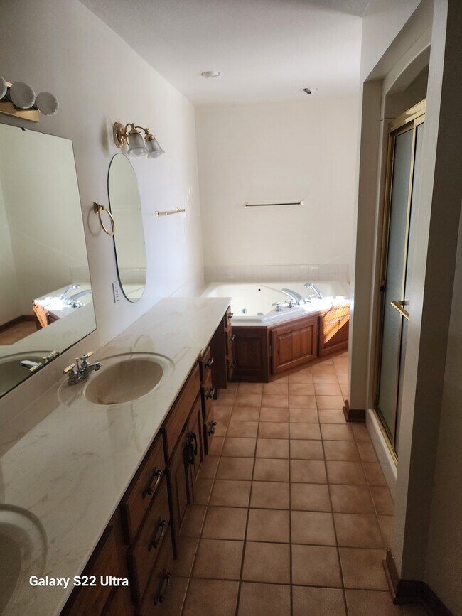 Foto del edificio - 22611 Campbell Rd