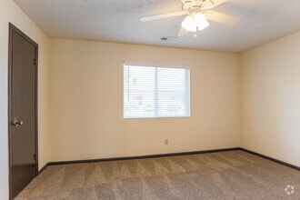 2BR, 1BA - 1,000SF - Fox Run Apartments