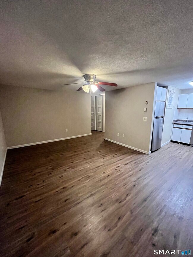 Foto del edificio - 280 Burgundy Hill Ln