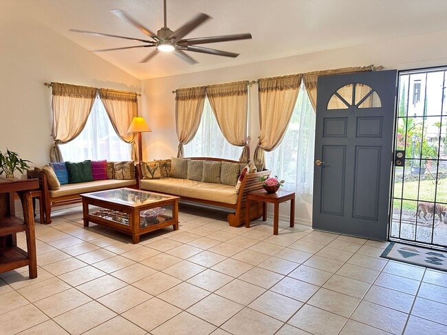 Building Photo - Gated Home in Hawaiian Paradise Park