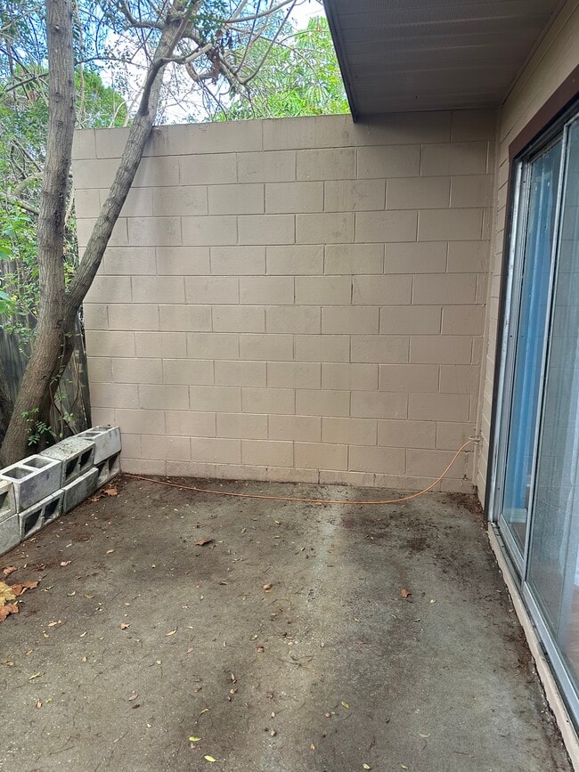 Building Photo - 114 Dahlia Village Cir
