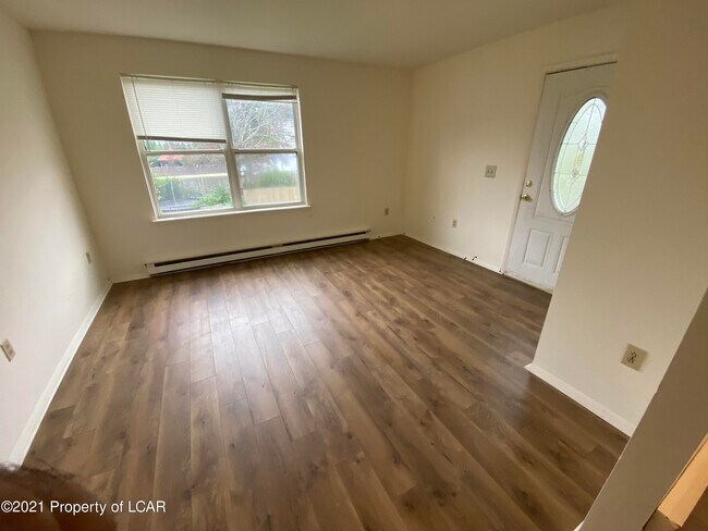 Building Photo - 634 N Penn Ct