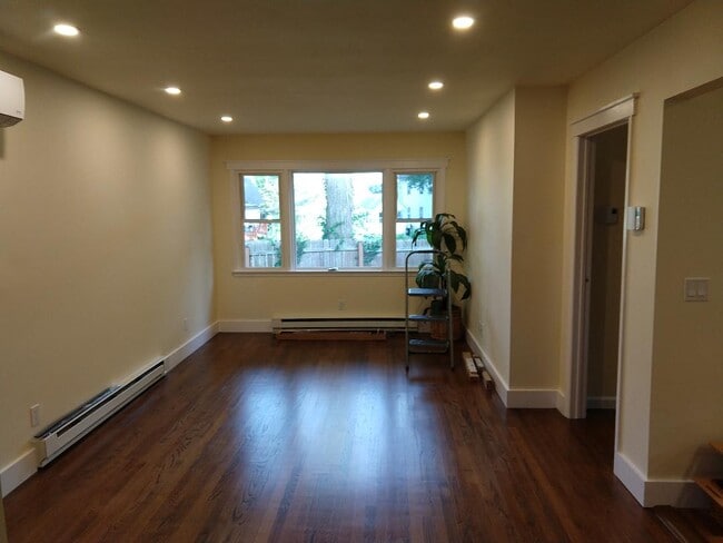 Building Photo - 5 Warren St