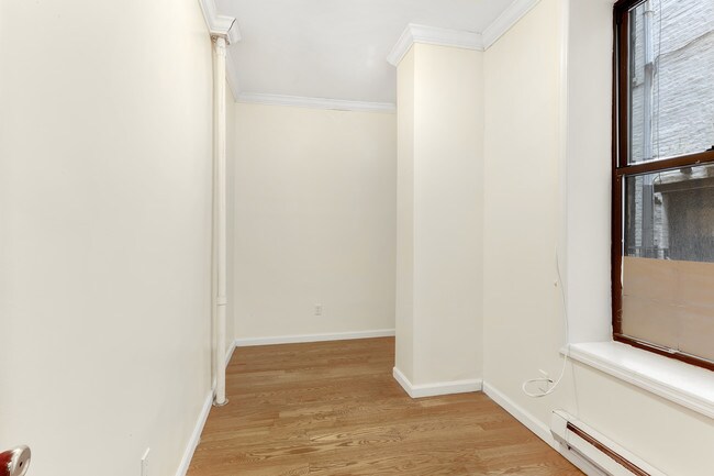 Building Photo - 241 W 109th St