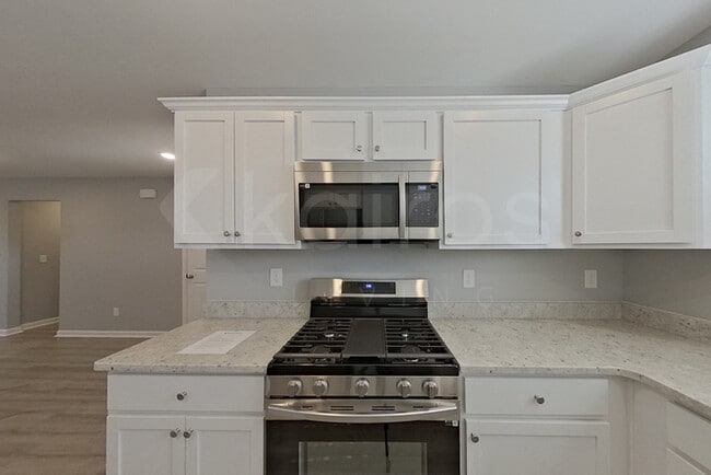 Building Photo - 383 Angela St