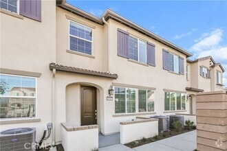 Building Photo - 36567 Pepino Ct